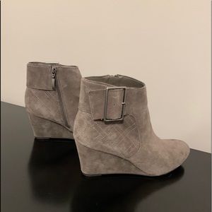 Suede wedge ankle bootie boots 9.5 gray brown